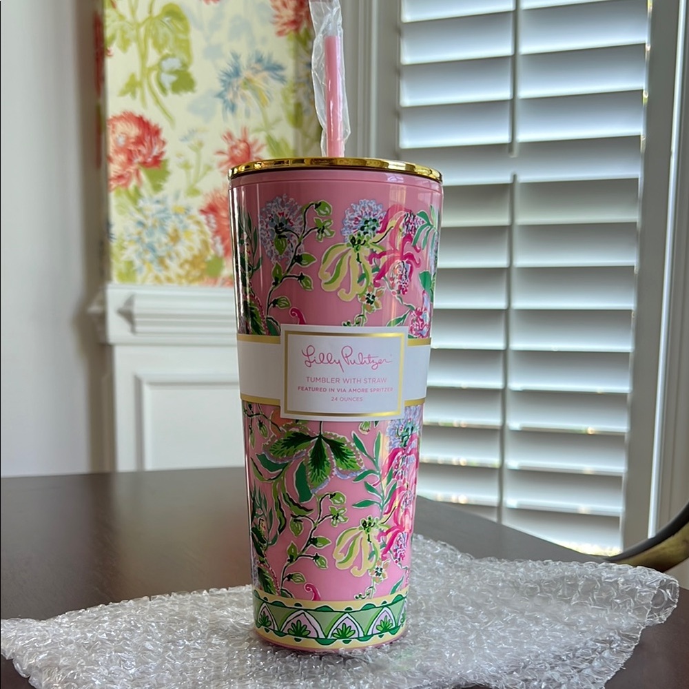 NWT Lilly Pulitzer 24 oz Tumbler with Straw in Via Amore Spritzer